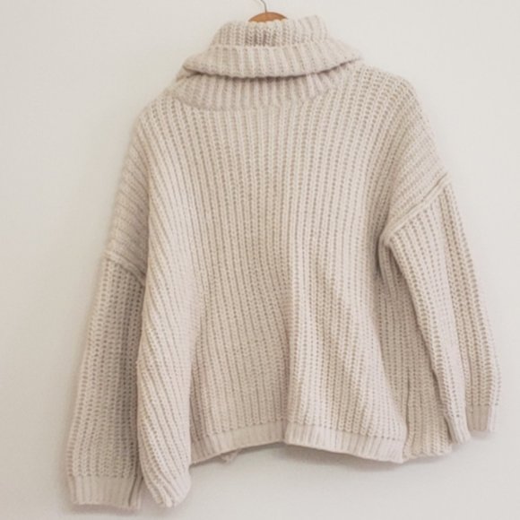 POL Sweaters - POL medium chunky turtleneck ruffle open back sweater